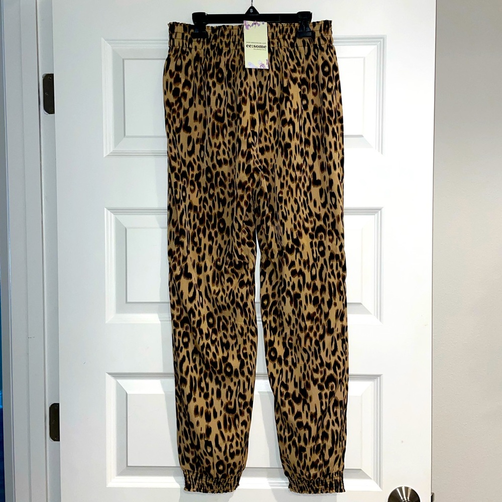 Leopard print pull on jogger Pants